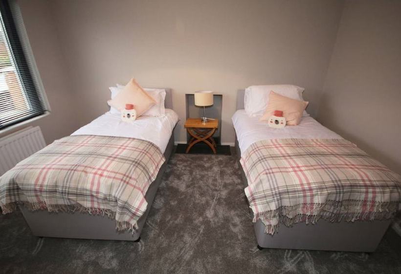 Malone Premium Cottage City Centre Access