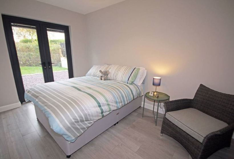 Malone Premium Cottage City Centre Access