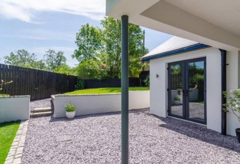 Malone Premium Cottage City Centre Access