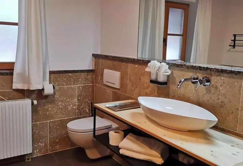 ペンション Landhaus Am Arzbach