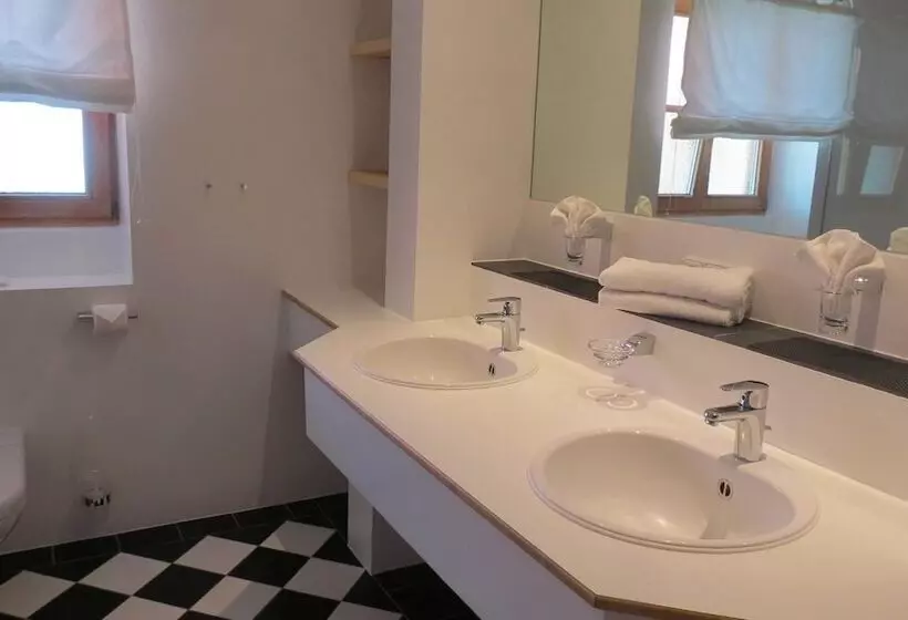 ペンション Landhaus Am Arzbach