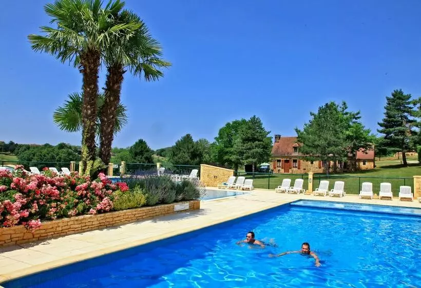 リゾートホテル Combas Village De Gites