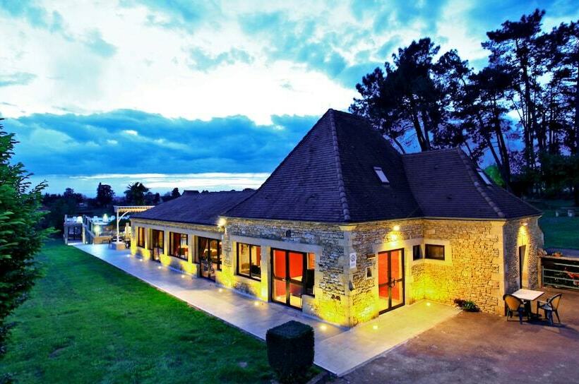 Курорт Combas Village De Gites