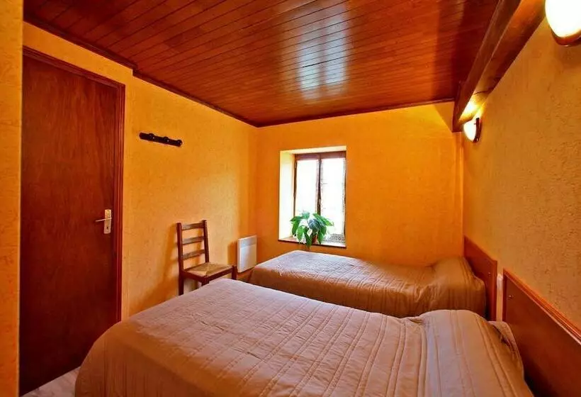 リゾートホテル Combas Village De Gites