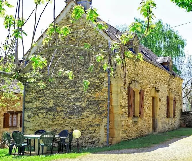 リゾートホテル Combas Village De Gites