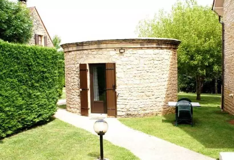 リゾートホテル Combas Village De Gites