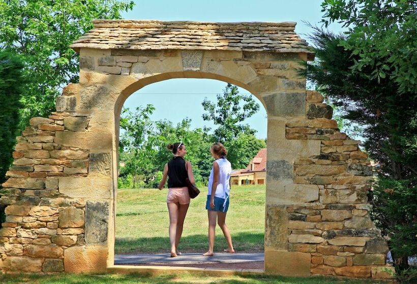 Курорт Combas Village De Gites