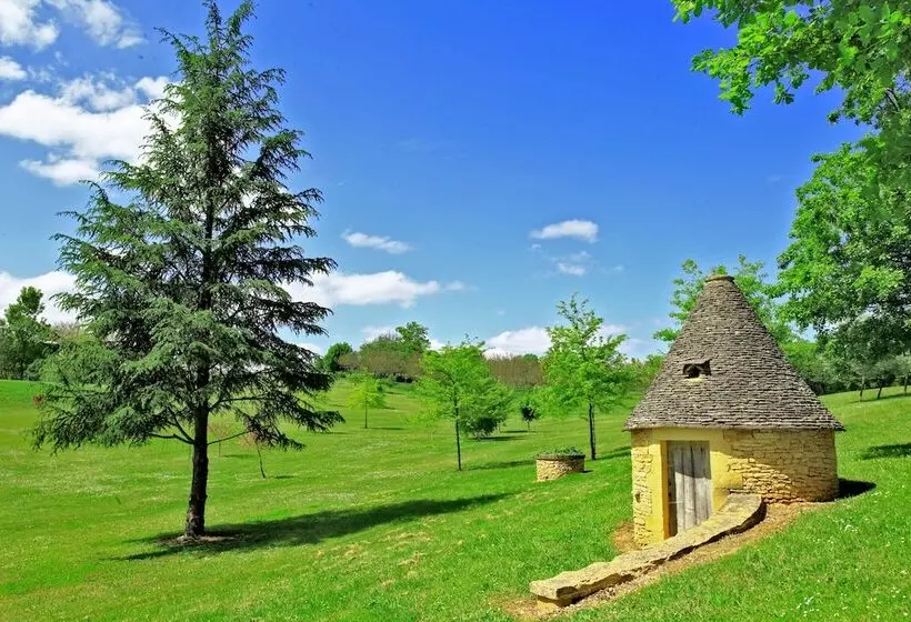 リゾートホテル Combas Village De Gites