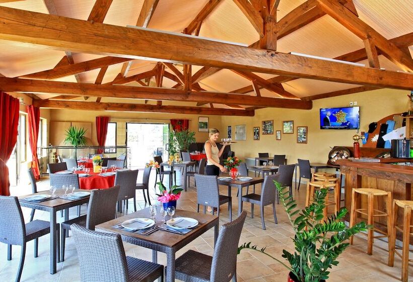 Курорт Combas Village De Gites