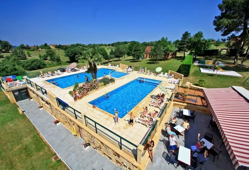 リゾートホテル Combas Village De Gites