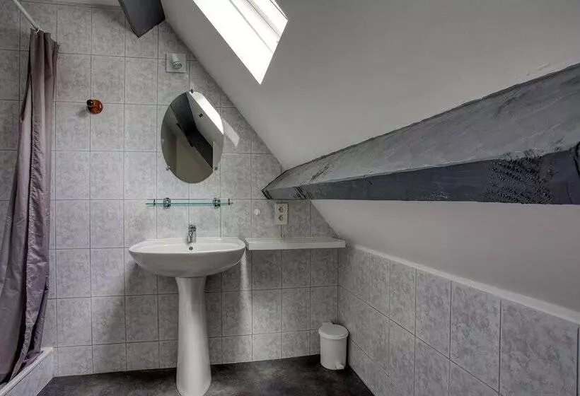 リゾートホテル Combas Village De Gites