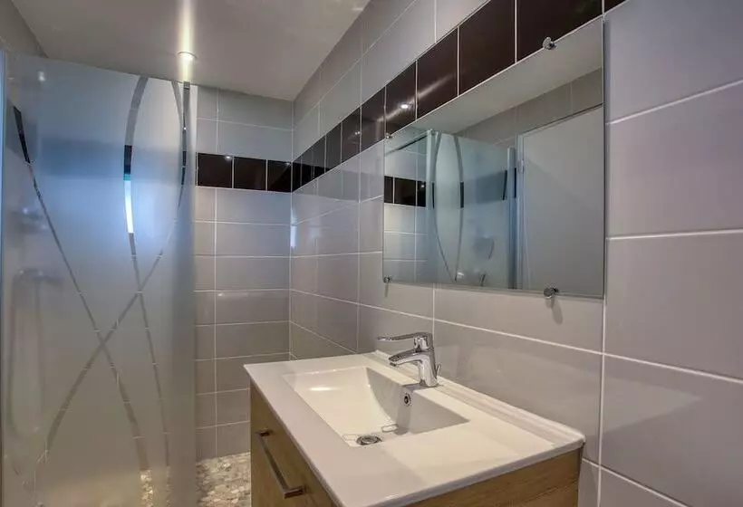 リゾートホテル Combas Village De Gites