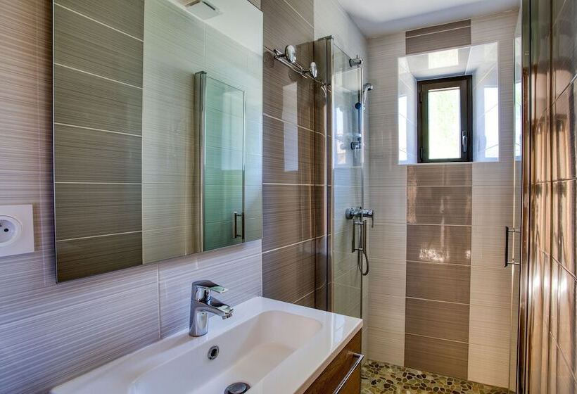 Курорт Combas Village De Gites