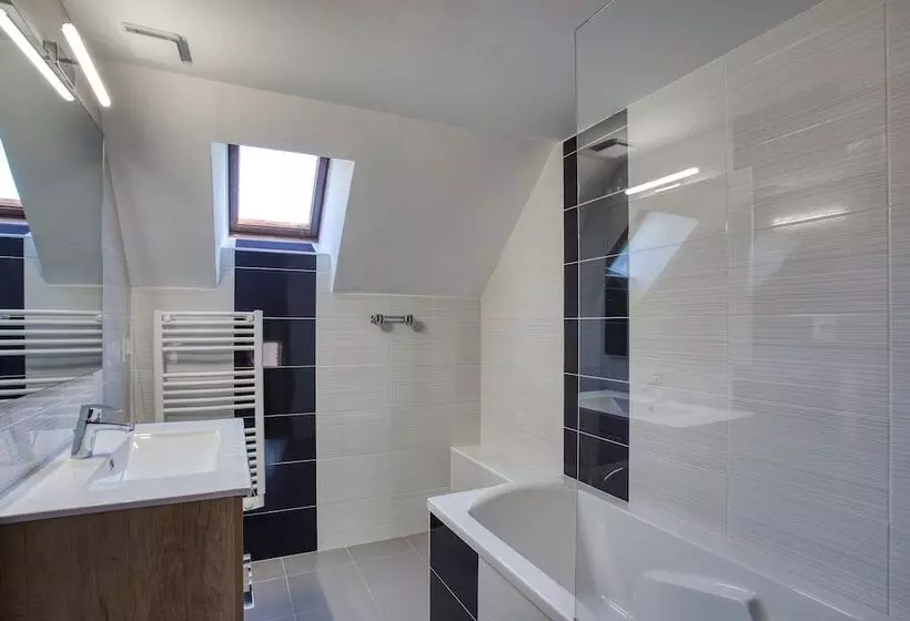 リゾートホテル Combas Village De Gites