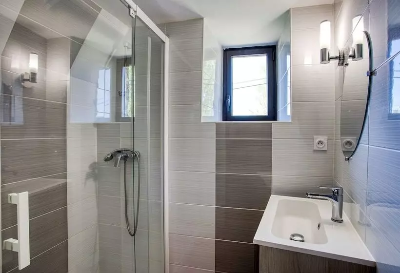 リゾートホテル Combas Village De Gites