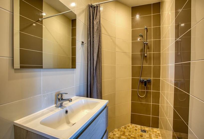 Курорт Combas Village De Gites