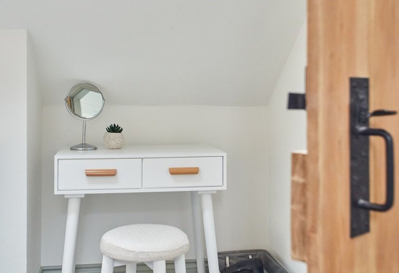 Threadneedle Cottage