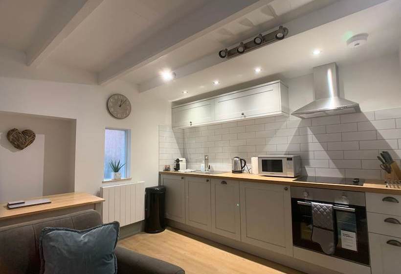 Threadneedle Cottage