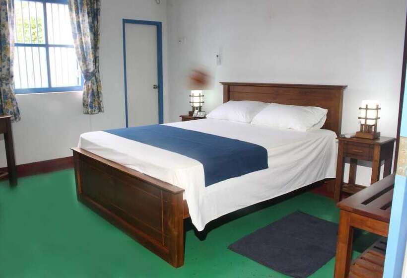 צימר Villa Whispering Shells