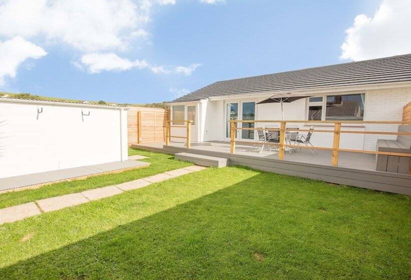 Sandbanks Sleeps 4 Beach Pass & 1 Dog