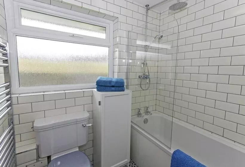 Sandbanks Sleeps 4 Beach Pass & 1 Dog