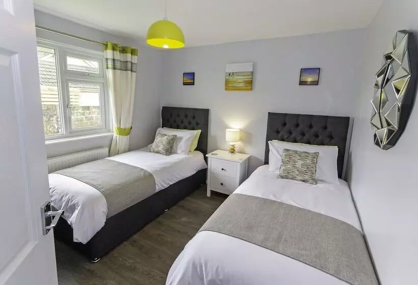 Sandbanks Sleeps 4 Beach Pass & 1 Dog