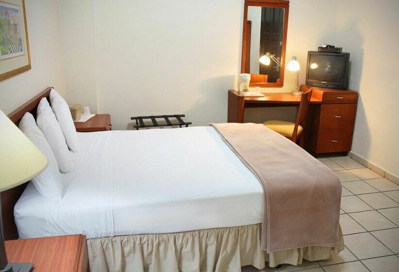 فندق Howard Johnson Inn Plaza de Armas Old San Juan