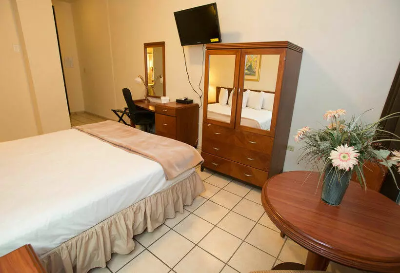 فندق Howard Johnson Inn Plaza de Armas Old San Juan
