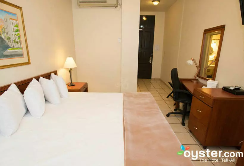 فندق Howard Johnson Inn Plaza de Armas Old San Juan