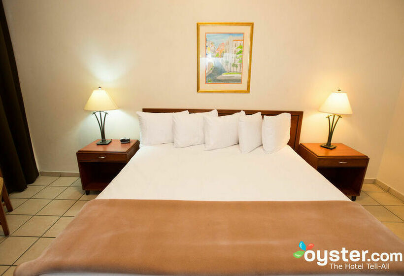 فندق Howard Johnson Inn Plaza de Armas Old San Juan