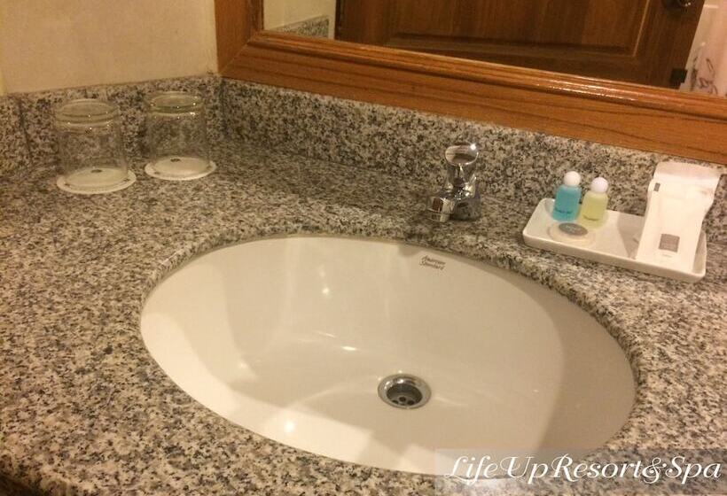 Отель Life Up Resort And Spa