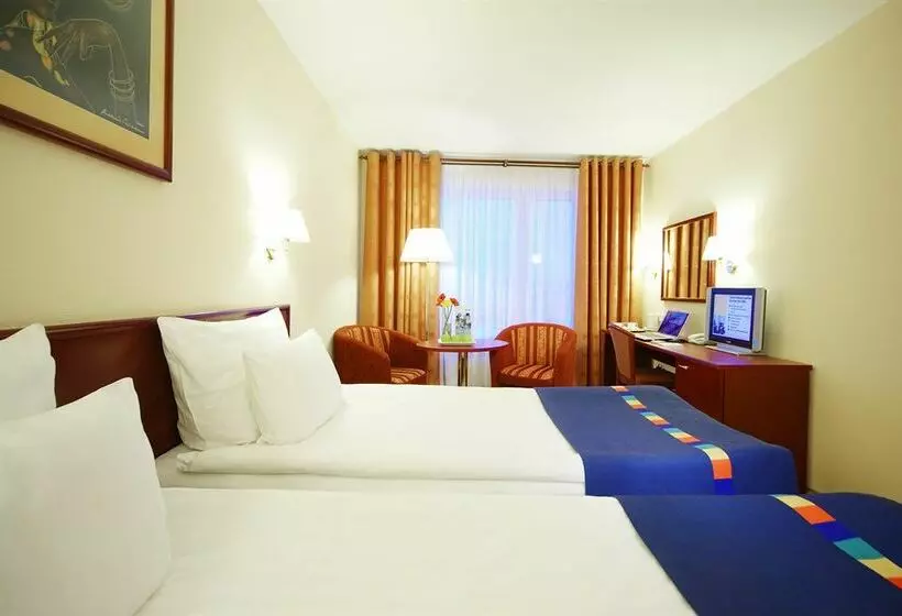 هتل Park Inn By Radisson Poliarnie Zori Murmansk