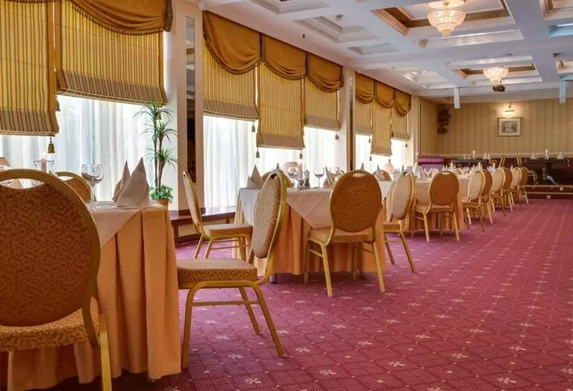 هتل Park Inn By Radisson Poliarnie Zori Murmansk