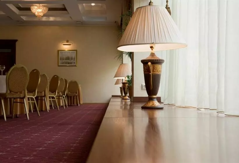 هتل Park Inn By Radisson Poliarnie Zori Murmansk