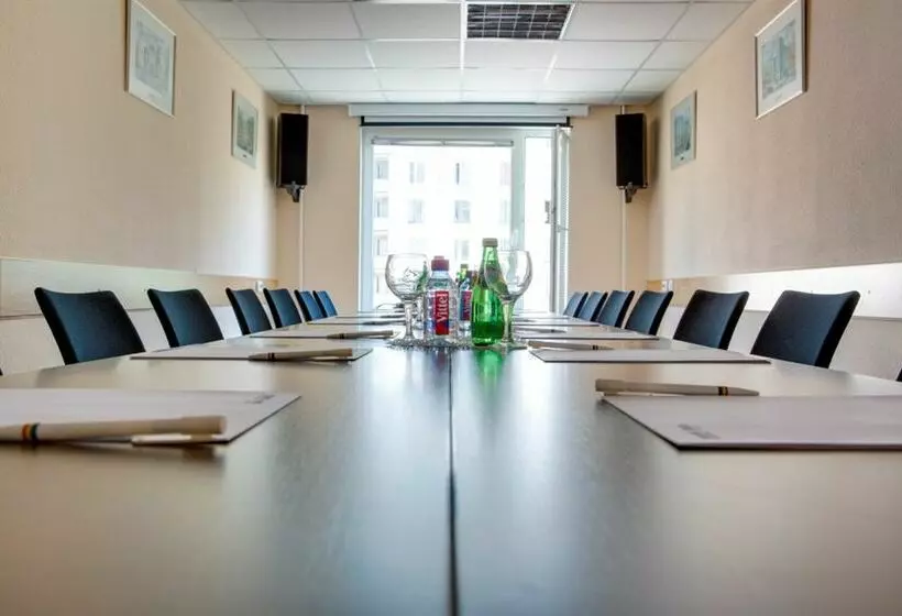 هتل Park Inn By Radisson Poliarnie Zori Murmansk