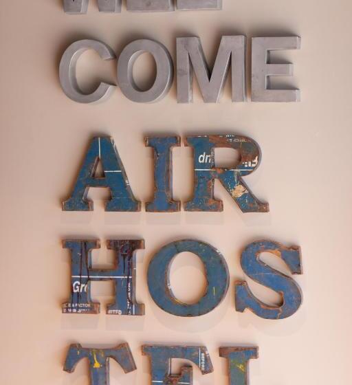 Airhostel Barcelona Airport 24h