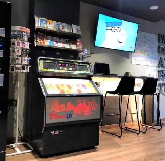 Airhostel Barcelona Airport 24h