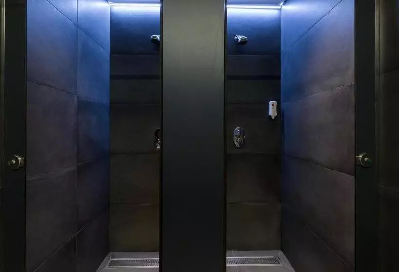 Airhostel Barcelona Airport 24h