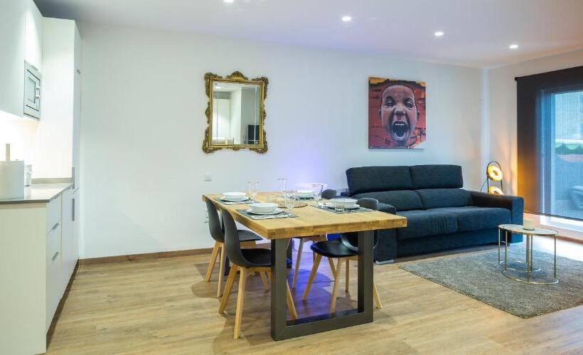 Airhostel Barcelona Airport 24h