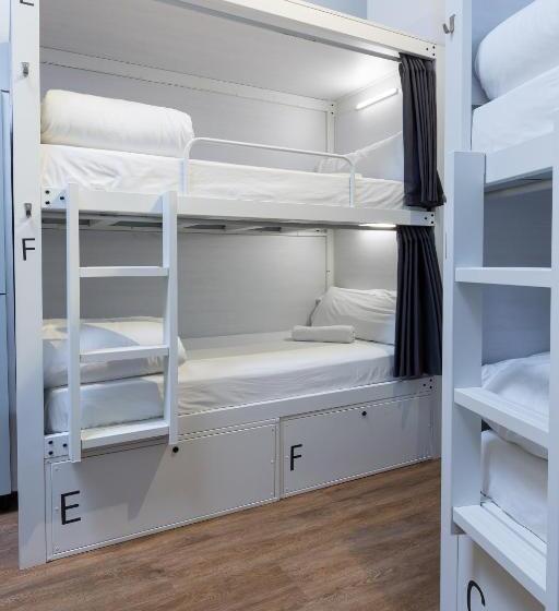 Airhostel Barcelona Airport 24h