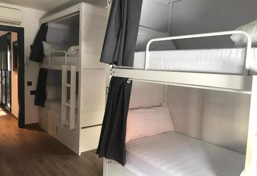 Airhostel Barcelona Airport 24h