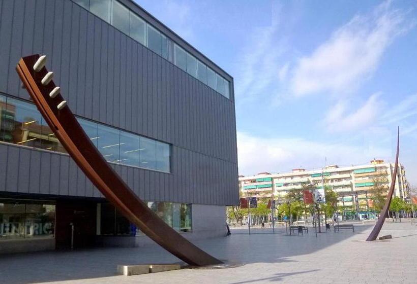 Airhostel Barcelona Airport 24h