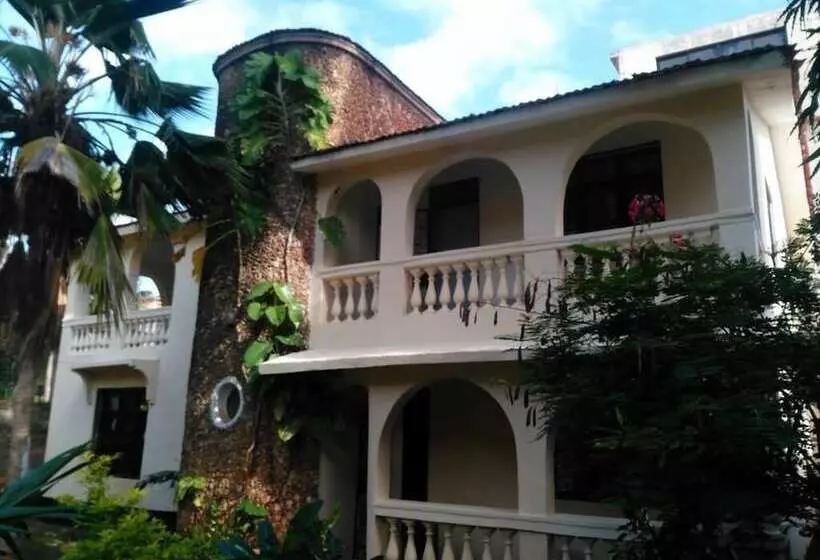 پانسیون Akogo House   Bnb , Hostel, Backpackers & Volunteer Center