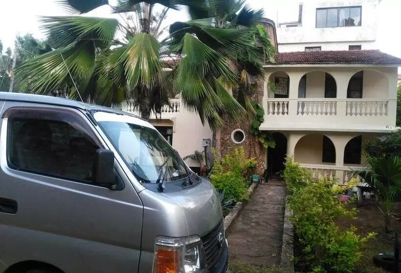 پانسیون Akogo House   Bnb , Hostel, Backpackers & Volunteer Center