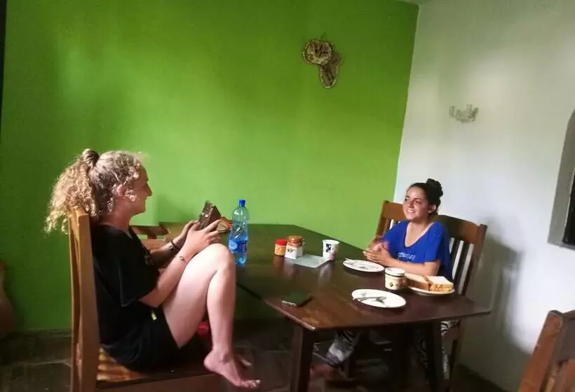 پانسیون Akogo House   Bnb , Hostel, Backpackers & Volunteer Center