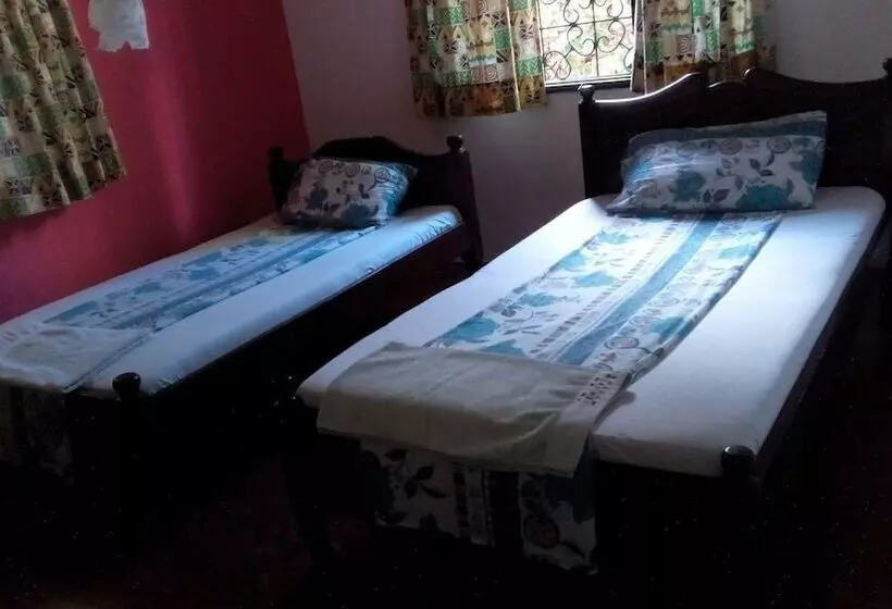 پانسیون Akogo House   Bnb , Hostel, Backpackers & Volunteer Center