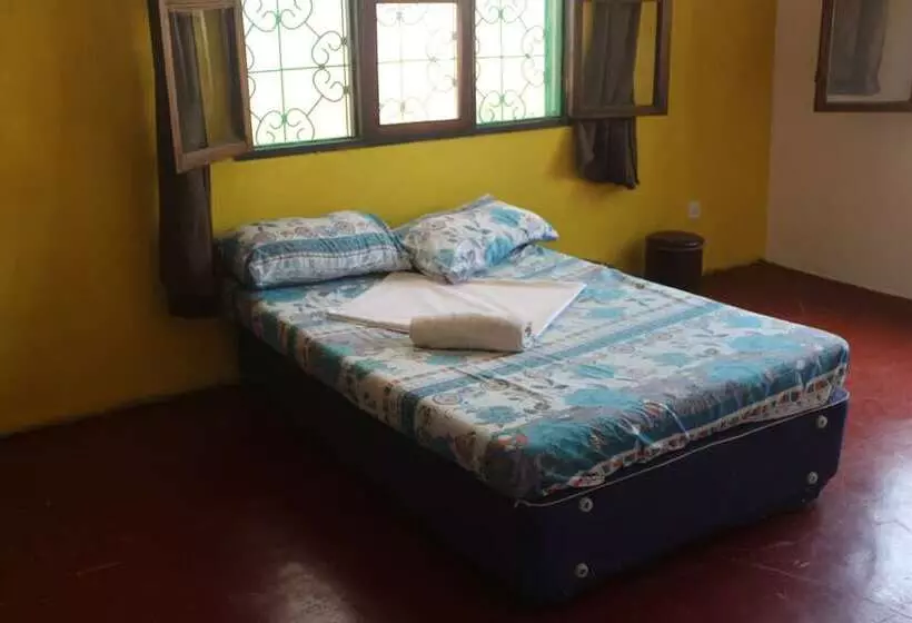 پانسیون Akogo House   Bnb , Hostel, Backpackers & Volunteer Center