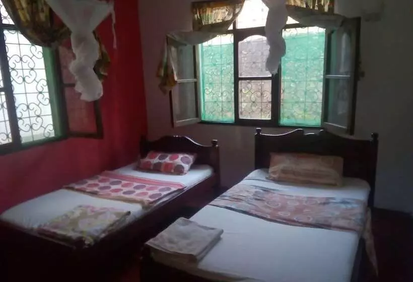 پانسیون Akogo House   Bnb , Hostel, Backpackers & Volunteer Center