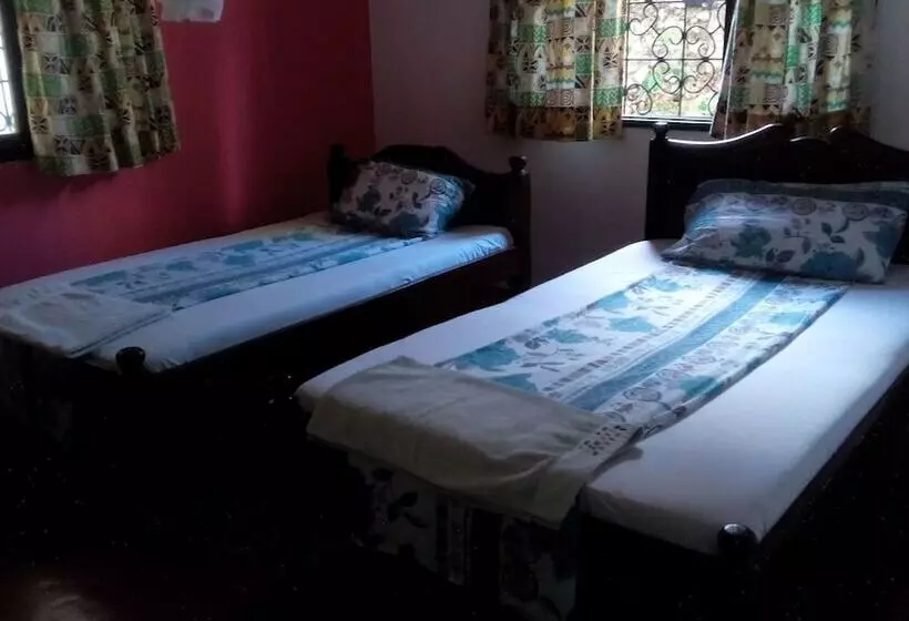 پانسیون Akogo House   Bnb , Hostel, Backpackers & Volunteer Center