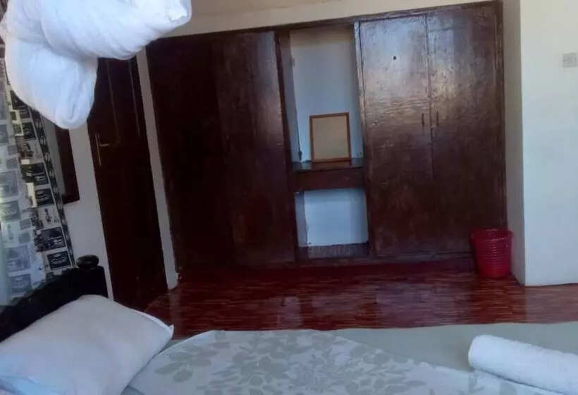 پانسیون Akogo House   Bnb , Hostel, Backpackers & Volunteer Center